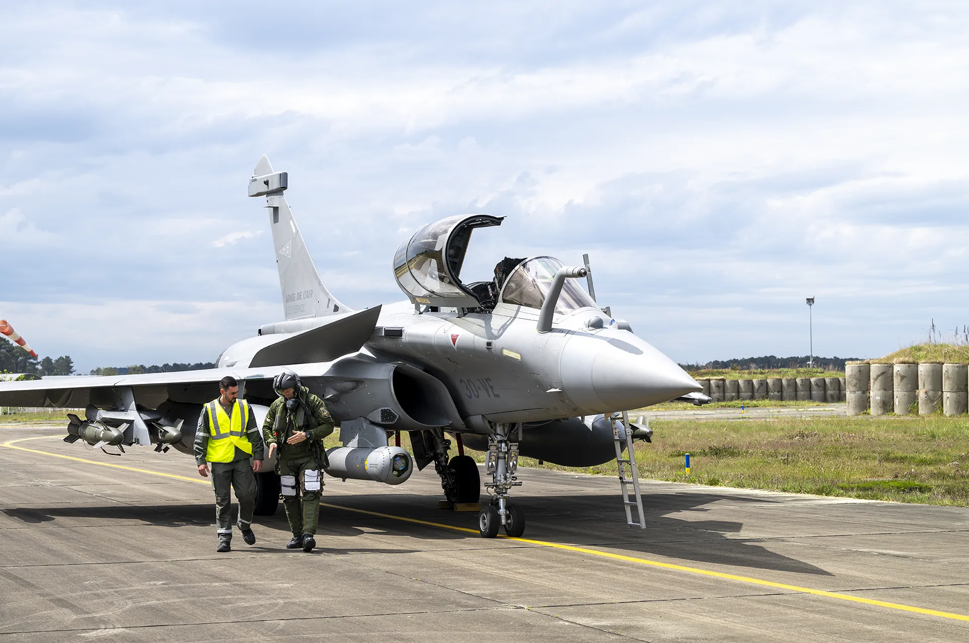 Thales on board the Dassault Aviation Rafale | Thales Group