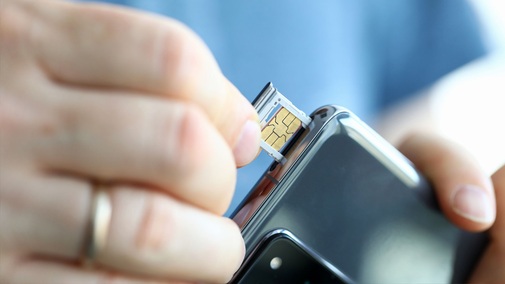 How does the SIM card in your mobile work?