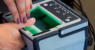 Verificação de antecedentes com biometria